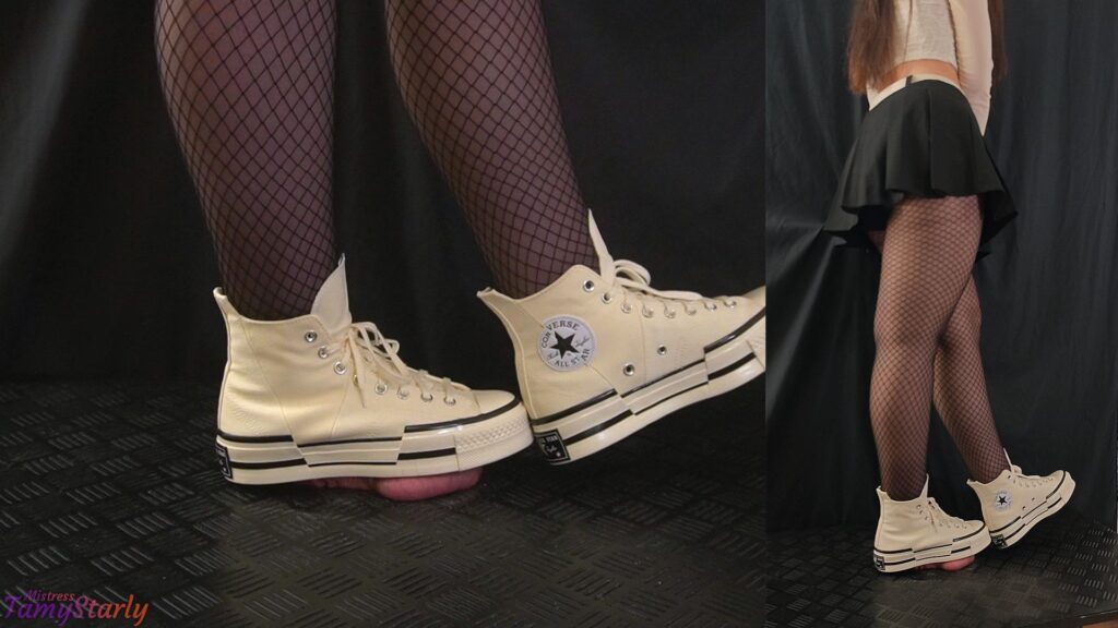 Girlfriend Full Weight Trampling in Platform Converse