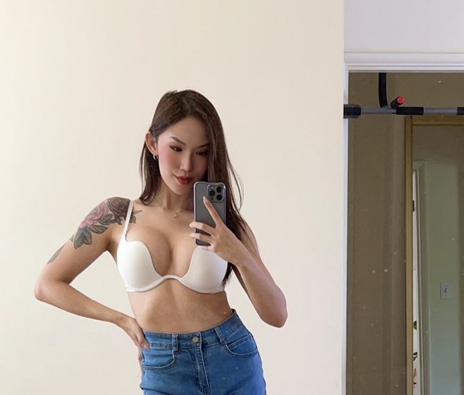 Dominatrix Elara