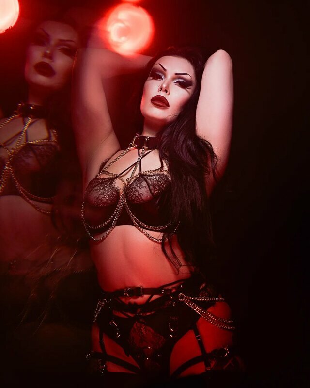 Elixir Black Gothic dominatrix